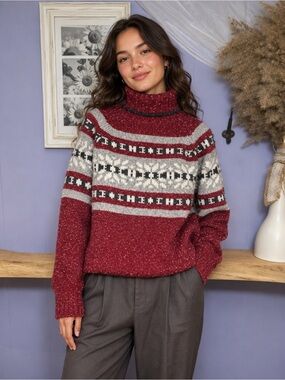 One on One Women's Red and White Sweater